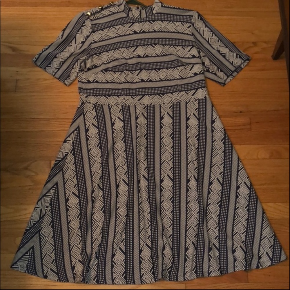 Eloquii stretchy short collar dress w/gold buttons